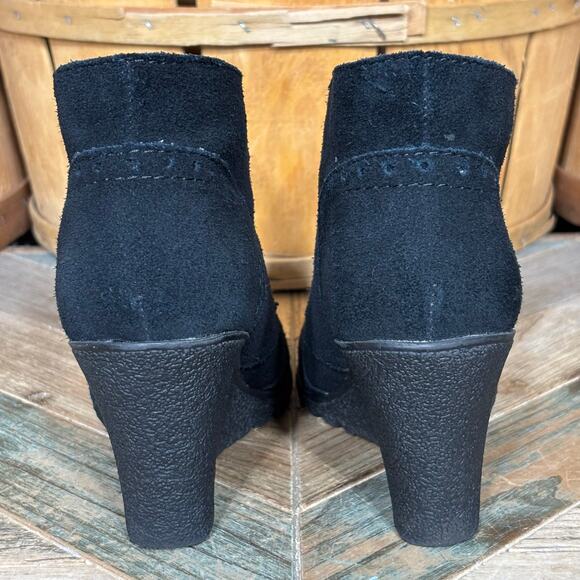 MIA Pampa Black Suede Wingtip Brogue Wedge Heel Lace-Up Ankle Booties Womens 6 - Picture 6 of 11